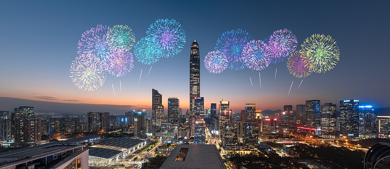 深圳福田CBD城市天际线和新年烟花概念图片下载