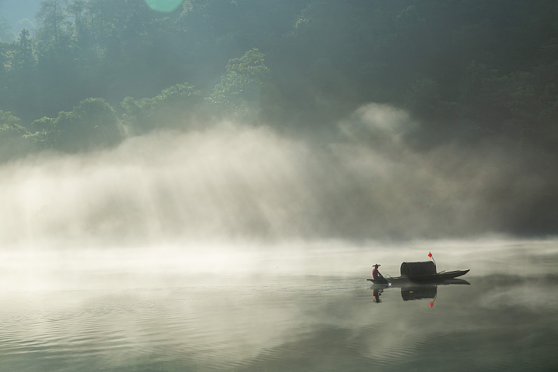 雾漫小东江，湖南省郴州市资兴县，著名旅游景点图片下载