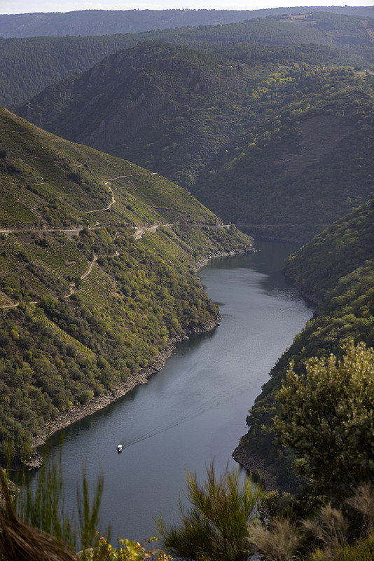 西里峽谷的景色，西班牙加利西亞Ribeira Sacra的鳥瞰圖。攝影圖片