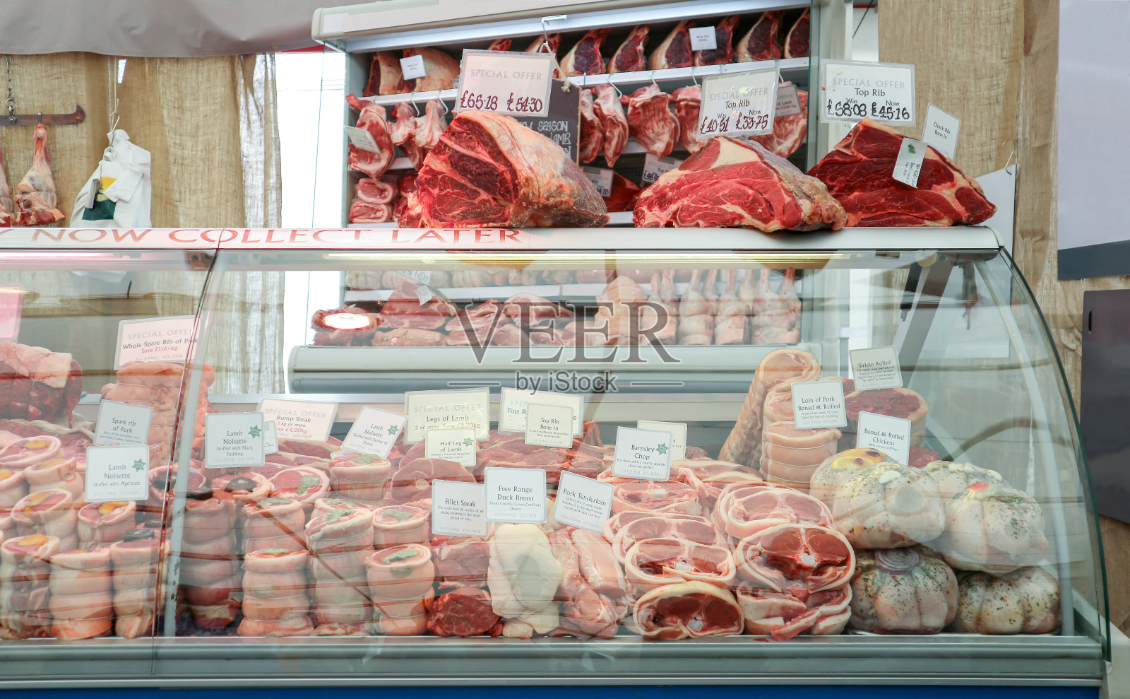 肉店里的生肉。照片摄影图片