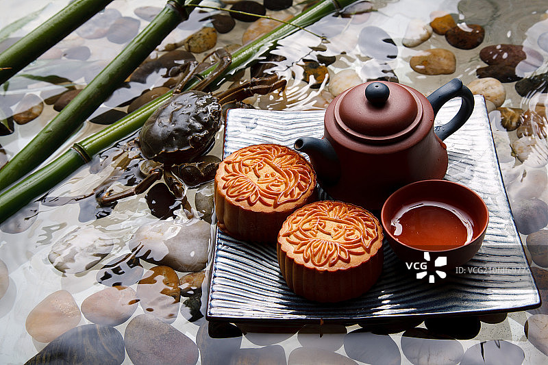 静物月饼螃蟹茶具图片素材