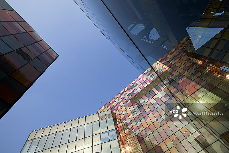 低视角看北京三里屯玻璃时尚建筑图片素材