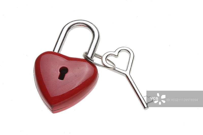 小心形锁，挂锁，像爱情锁一样，钥匙上有心形把手图片素材