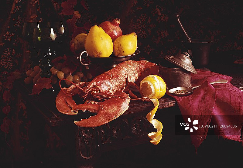 有龙虾和水果的静物画图片素材