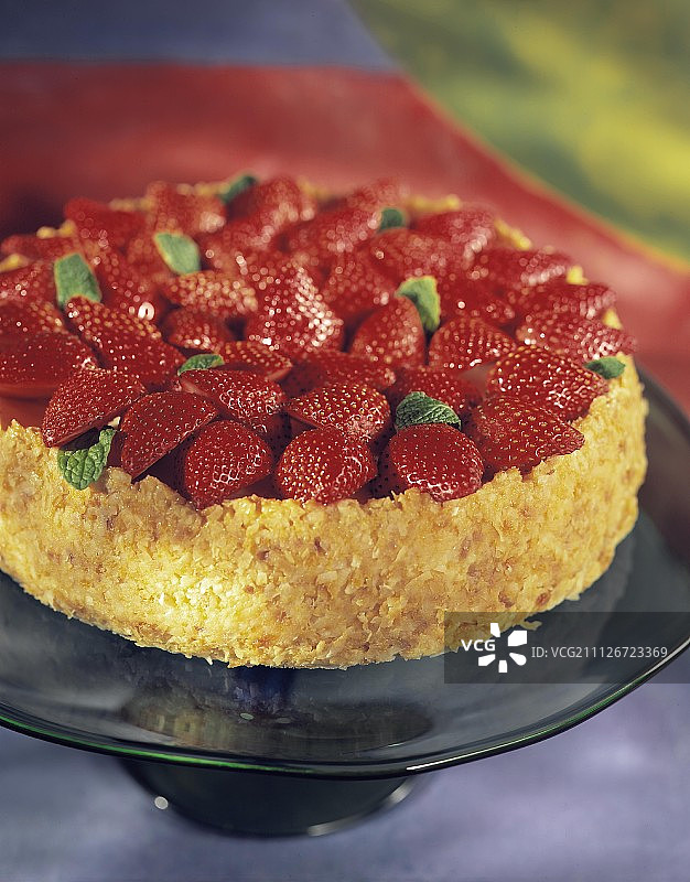 草莓椰子蛋糕图片素材