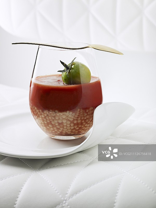 杯子里的胡椒番茄汤图片素材