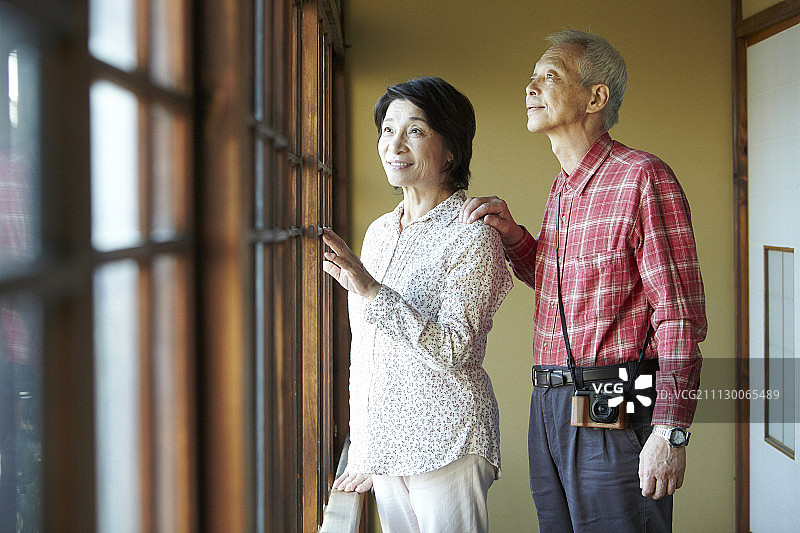 老人 成熟的夫妻 日式旅店图片素材