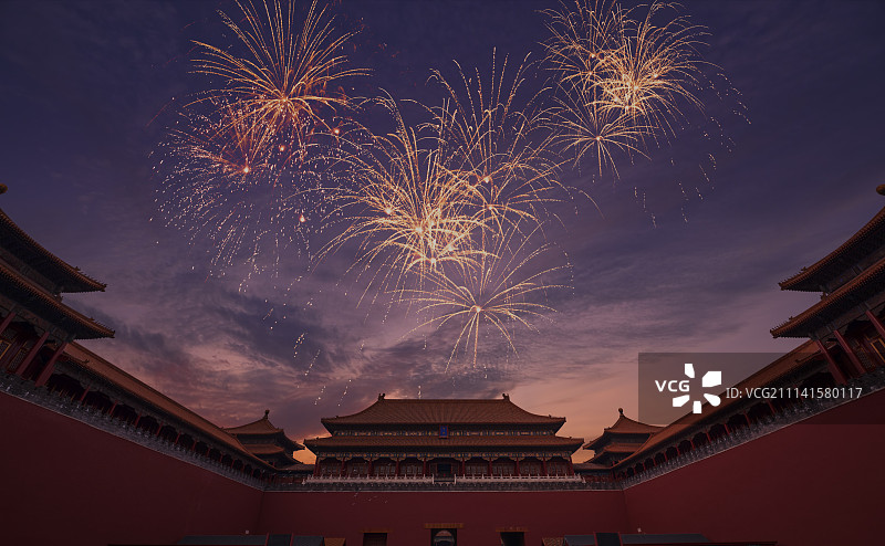 节日焰火下的北京紫禁城图片素材