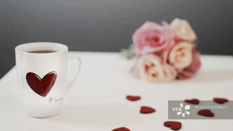 心形和花朵的咖啡图片素材