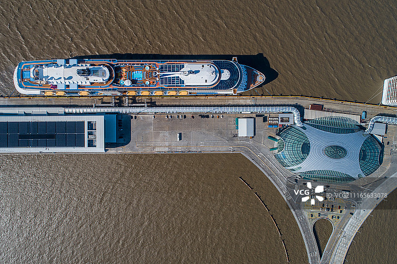 上海吴淞口国际邮轮港航拍图片素材