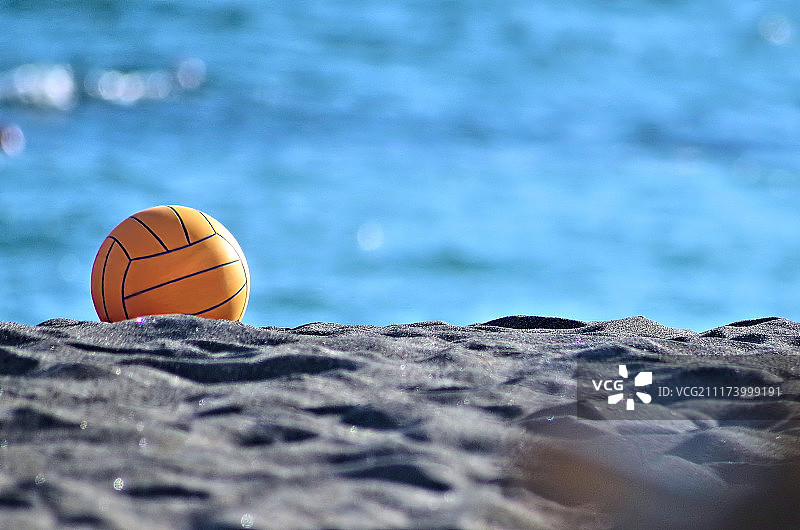 黄色沙滩排球图片素材