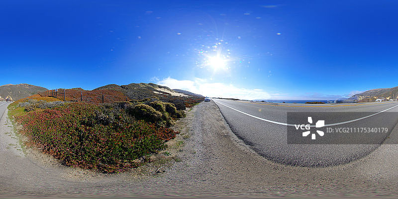 360°HDRI显示了美国沿海公路的海景图片素材