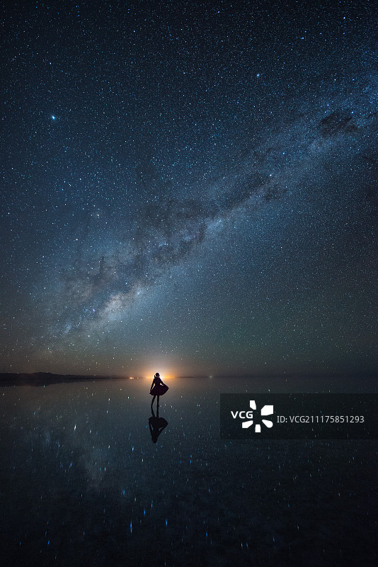 玻利维亚乌尤尼盐湖的夜晚图片素材