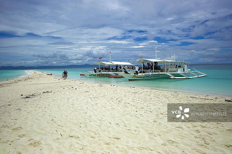 Banka，传统的菲律宾支腿船，离海滩，马拉帕斯夸，菲律宾，亚洲图片素材