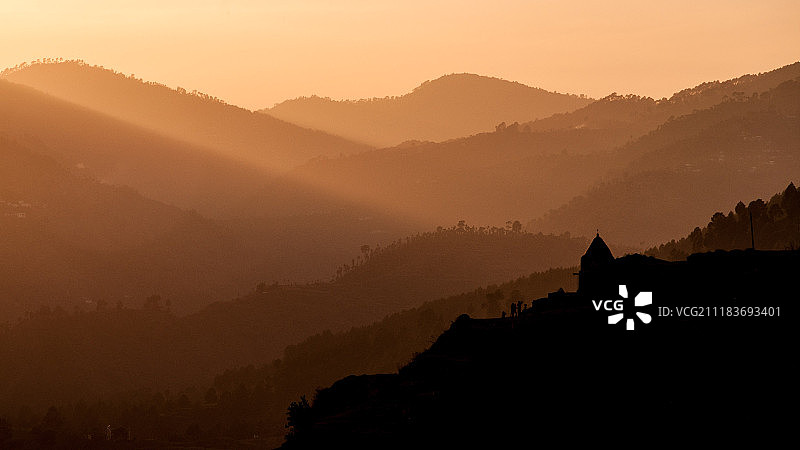 日落在喜马拉雅山脉图片素材