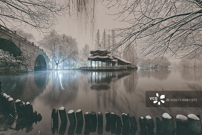 杭州西湖雪天夜景图片素材