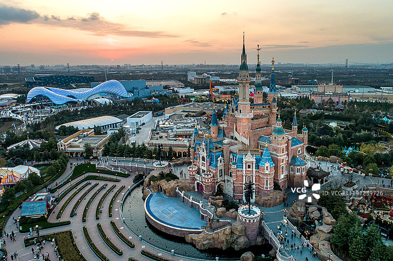 航拍 上海迪士尼乐园 奇幻童话城堡 日落图片素材