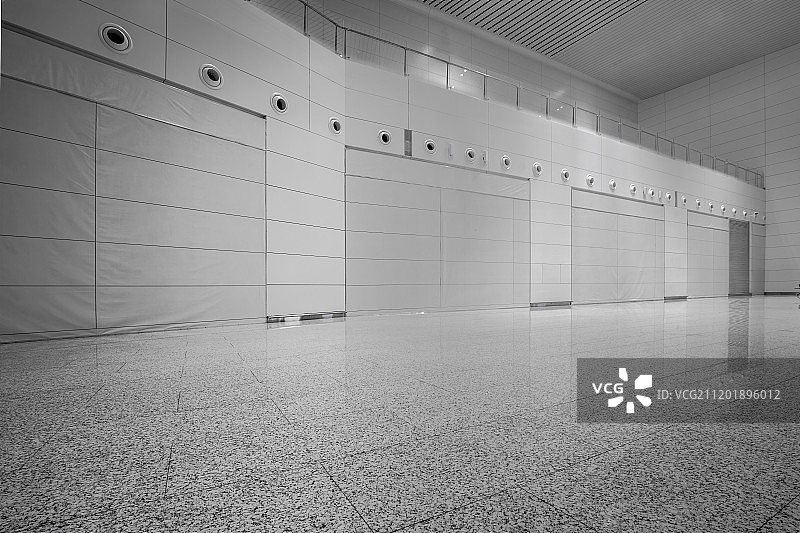 具有光洁地面的现代机场候机大厅图片素材