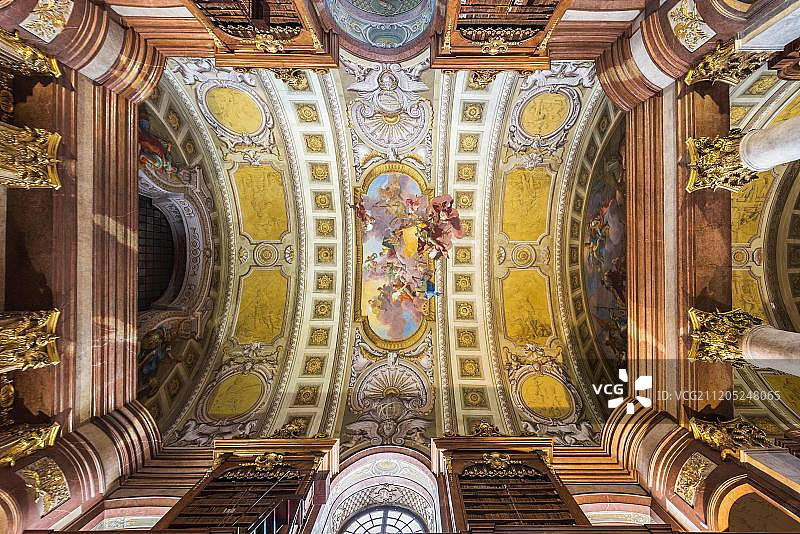 奥地利国家图书馆的天花板在维也纳，奥地利，欧洲图片素材