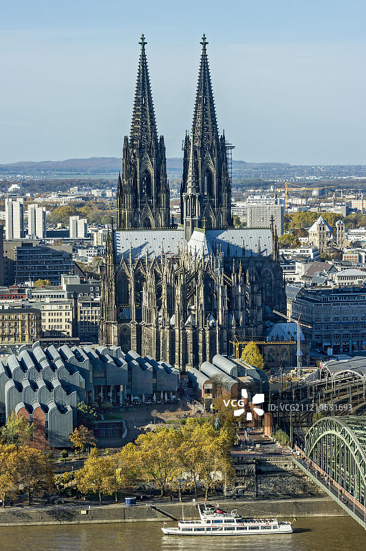 俯瞰莱茵河，科隆的历史中心，路德维希博物馆，科隆大教堂，霍亨索伦桥，科隆，北莱茵-威斯特伐利亚，德国，欧洲图片素材