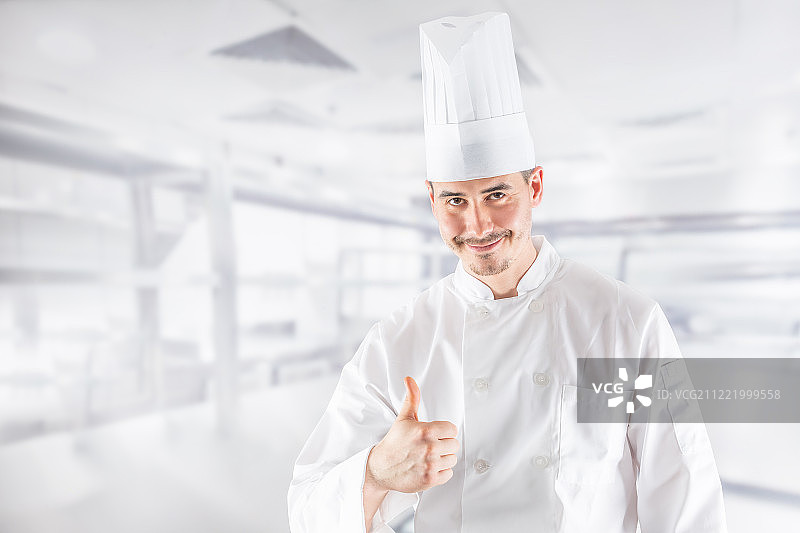 厨师专业在餐厅厨房展示手势大拇指图片素材