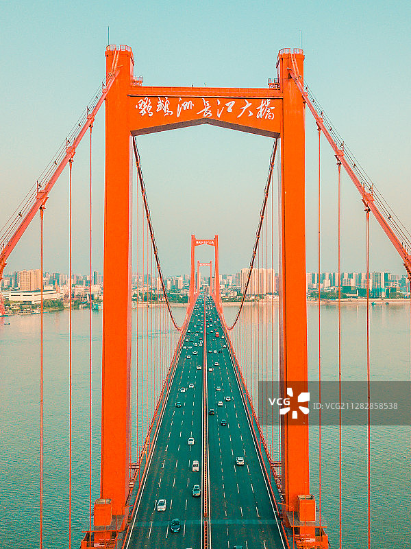 下班时分的鹦鹉洲长江大桥图片素材