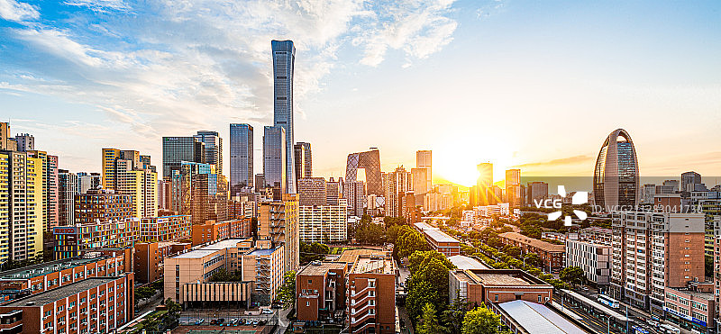 金色照耀下的北京国贸中央商务区金融广告汽车现代大都市建筑群图片素材