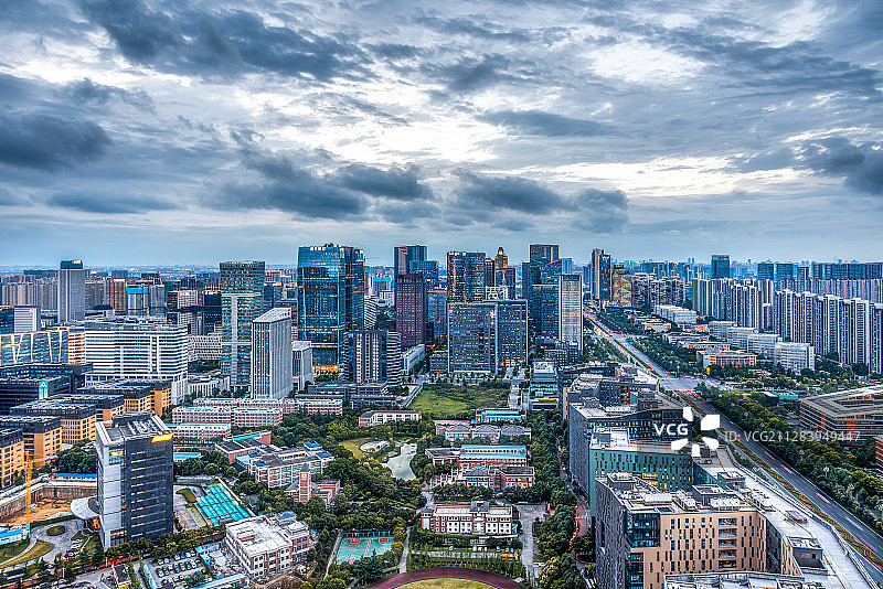 成都高新区天府软件园商务区城市天际线风云图片素材