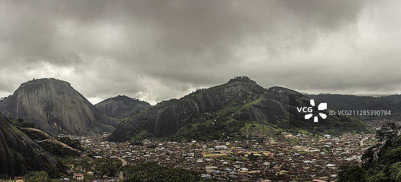 在山谷和山脉的城镇，伊丹，尼日利亚，Ondo图片素材
