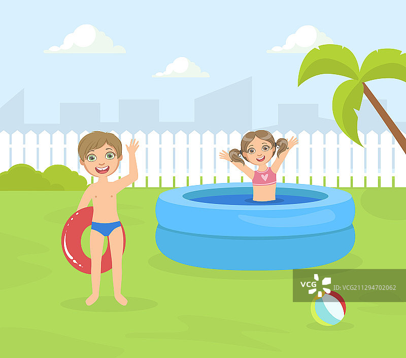 男孩和女孩在充气游泳池里玩耍图片素材