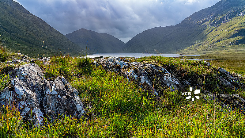 风景湖在山区，韦斯特波特，爱尔兰共和国图片素材