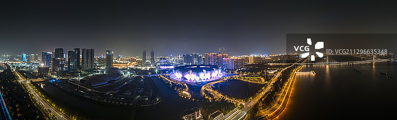 夜景航拍杭州亚运会场馆城市天际线摩天大楼建筑经济商务金融区图片素材