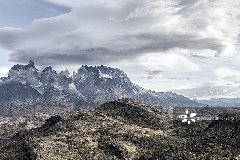 多云的天空山的风景，罗·图尔比奥，阿根廷图片素材