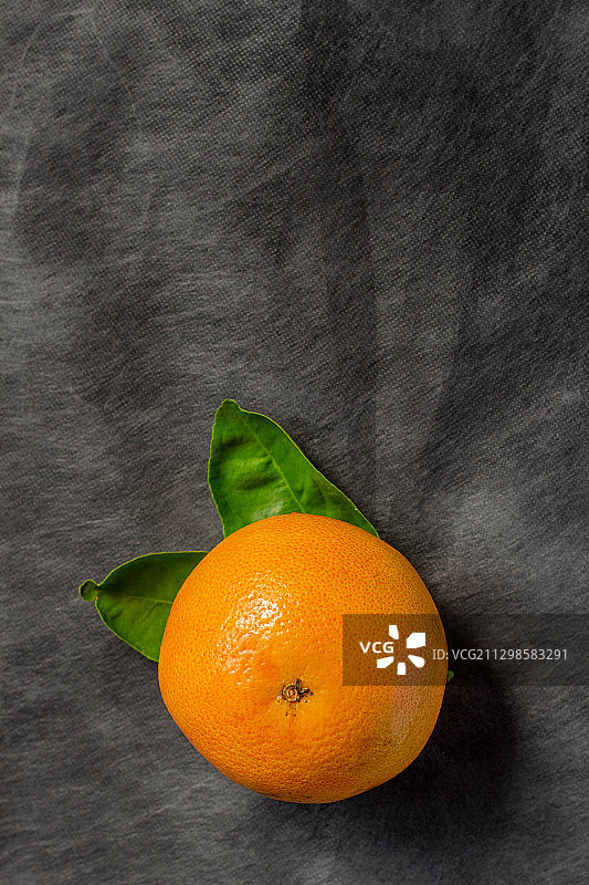 上图为墨西哥墨西哥城餐桌上的橙色图片素材