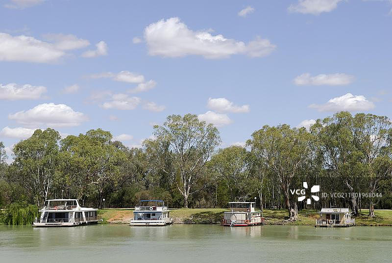 南澳大利亚，澳大利亚，大洋洲，贝里，墨累河岸边的船屋图片素材