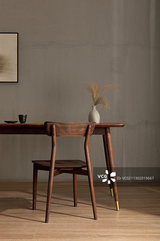 中式禅意家居实木餐桌椅图片素材