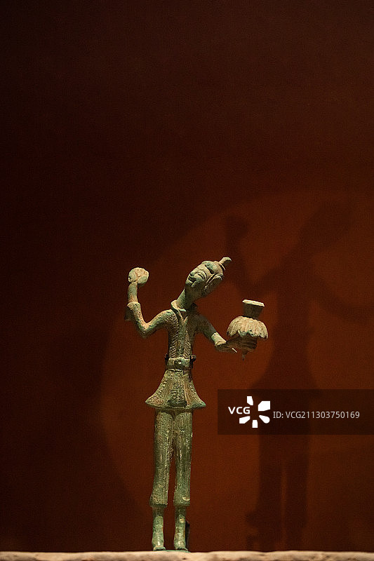 湖南省博物馆藏品 南朝 铜舞蹈俑图片素材