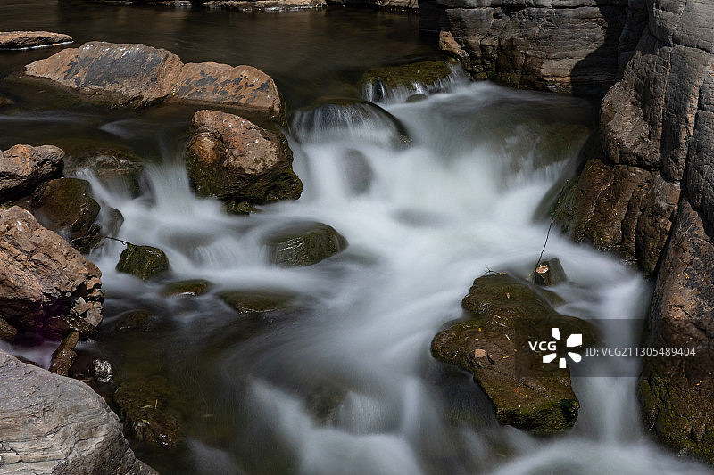 流水。山涧小溪，流水潺潺图片素材