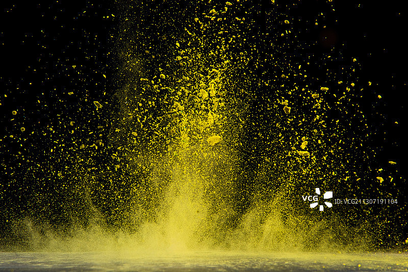 黄色粉末爆炸效果，色彩背景素材图片素材