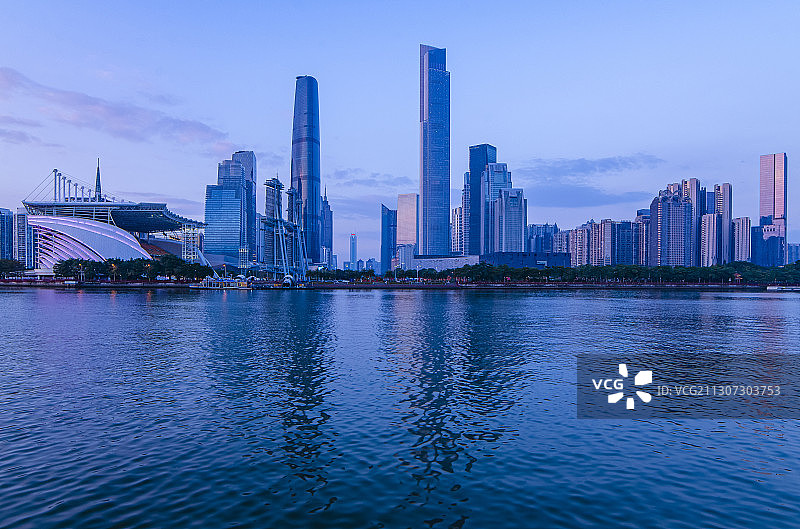 中国广州珠江新城CBD摩天大楼夕阳晚霞风光图片素材