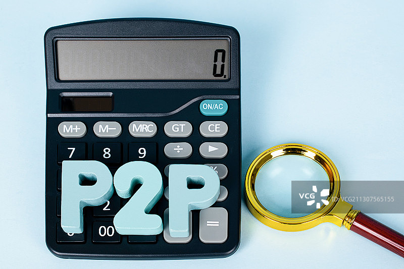 计算器上的P2P计算思考的商务人士图片素材