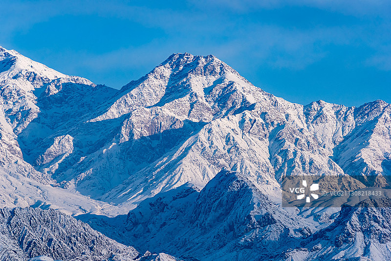 中国最西部，亚欧大陆深处的无名雪山，拍摄于新疆克州乌恰县图片素材