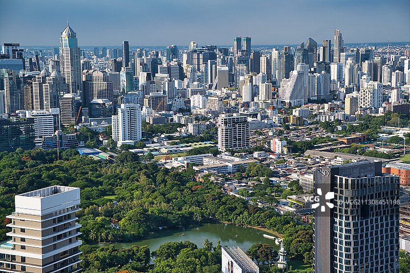 鸟瞰图的城市建筑对天空，曼谷，泰国图片素材