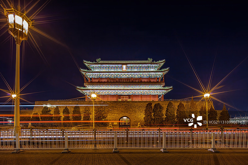 北京前门正阳门箭楼车轨夜景图片素材