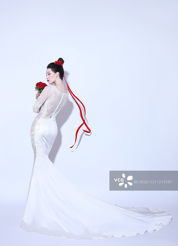 红飘带创意造型的美丽新娘图片素材