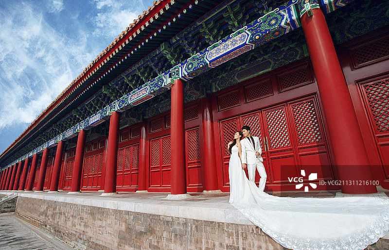 户外,中式宫殿,新郎和新娘图片素材