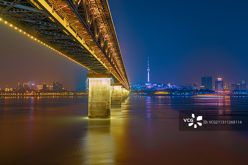 武汉长江大桥夜景图片素材