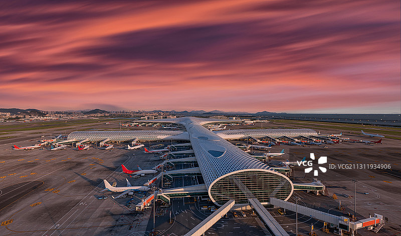 深圳宝安机场停机坪飞机跑道天际线航拍图片素材