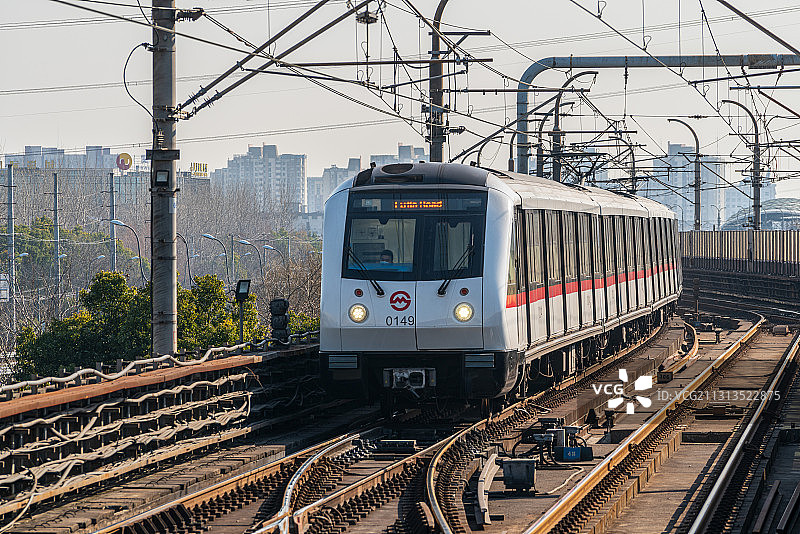 上海地铁轻轨车站月台轨道交通出行方式图片素材