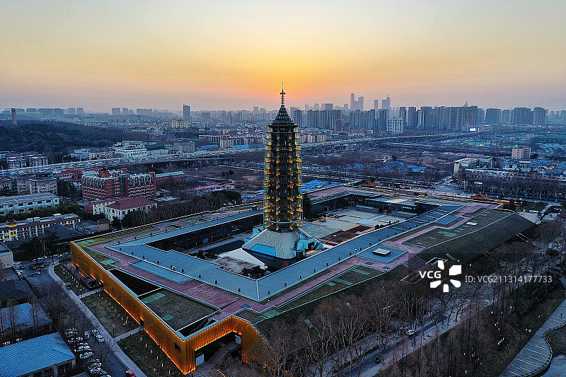 暮色下的南京大报恩寺遗址公园图片素材
